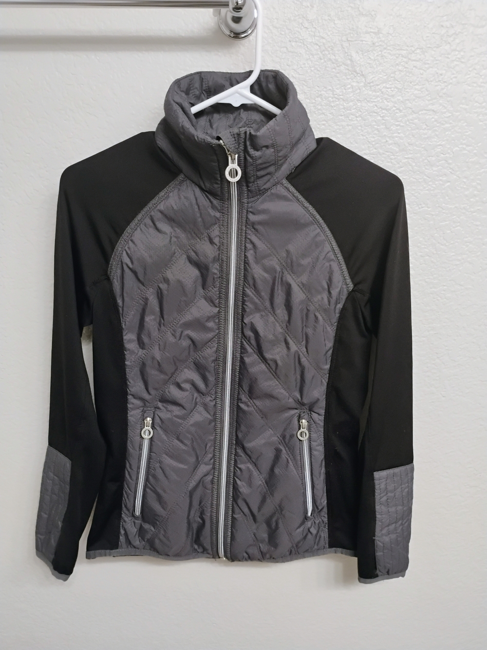 Calvin Klein Performance Women’s Gray and Black Quilted Zip-Front Jacket